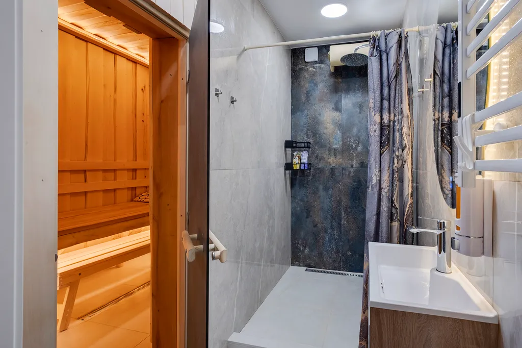 Уютный дом с баней, купелью и видом на лес