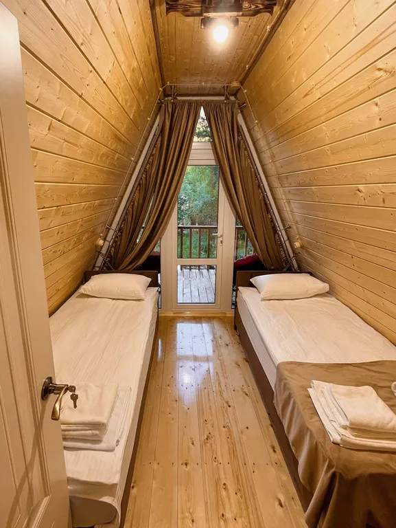 Двухэтажный A-Frame шале посреди заповедного леса вблизи Эльбруса