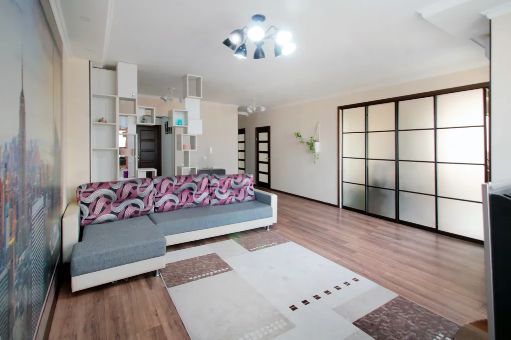 Большая трешка рядом с ТРЦ Mega Alma-Ata