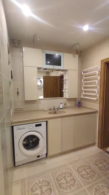 Двухуровневая трёхкомнатная квартира возле моря