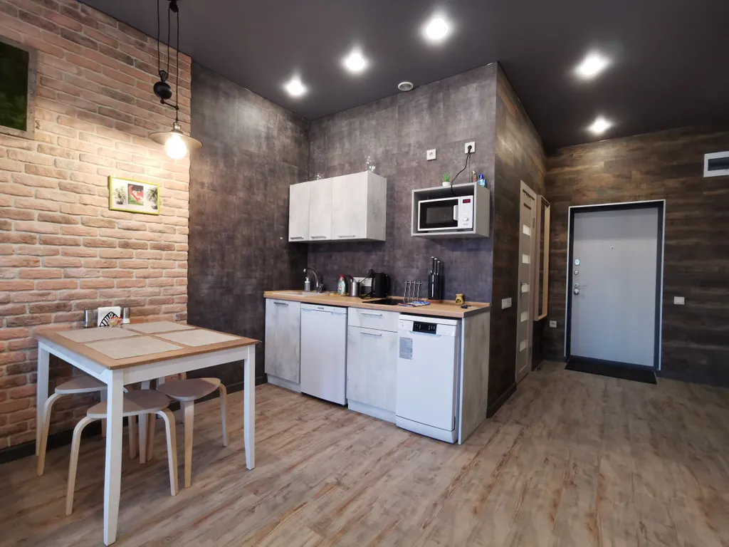 Квартира в люкс доме с парковкой в 10 минутах пешком от площади Ленина