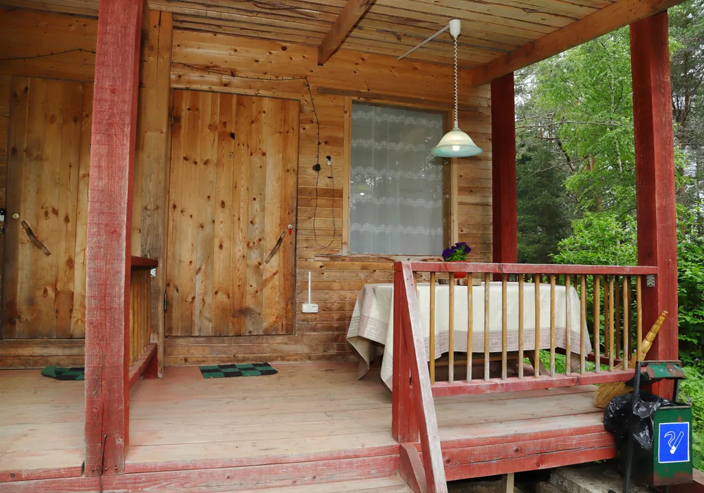 Стандарт с печкой рядом с рекой Волга