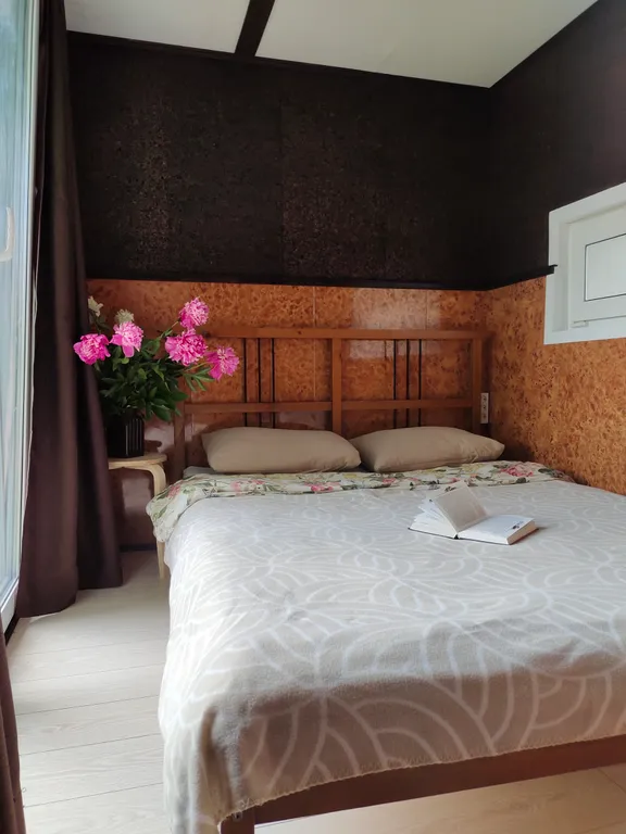 Чудо-дача, дом Капитан на берегу пруда