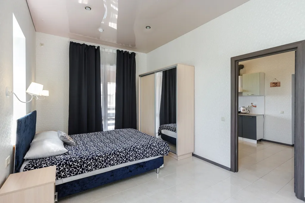 Апартаменты люкс двухкомнатные с большой лоджией и видом на море