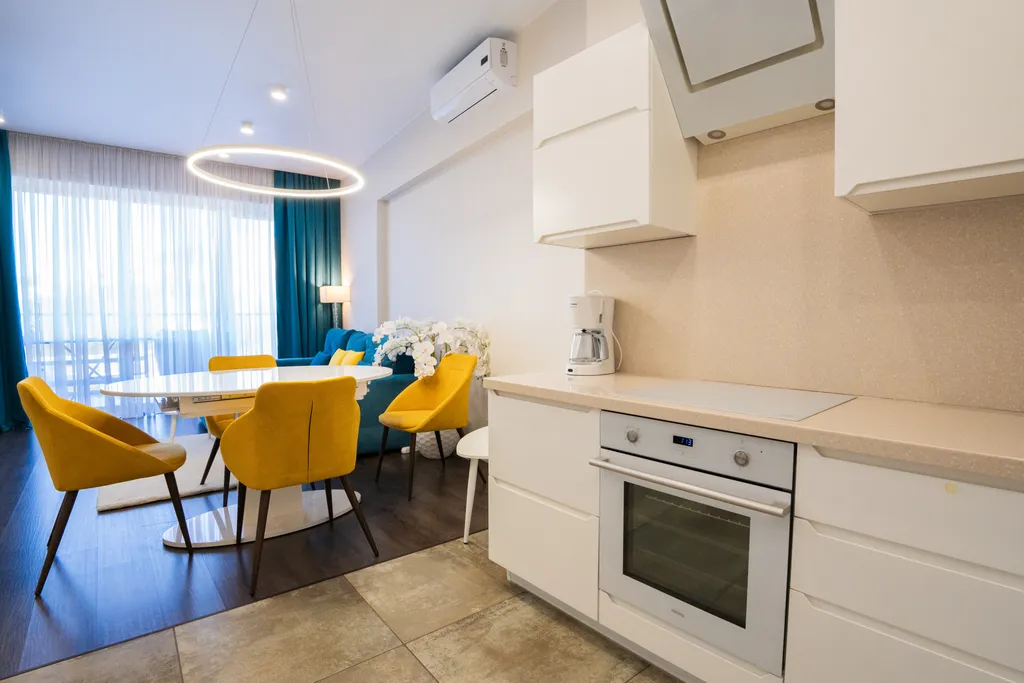 Трёхкомнатные апартаменты с видом на море и город