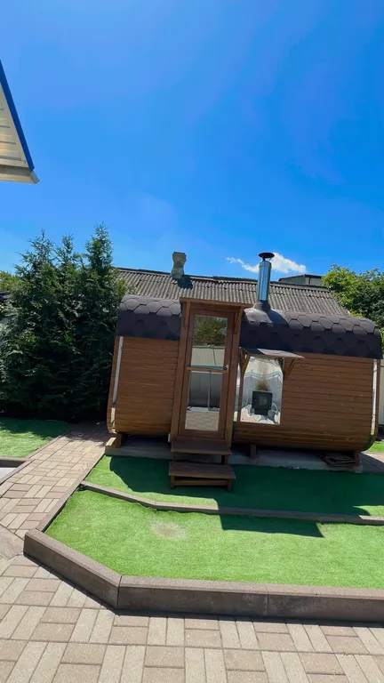 Шикарный дом в центре города с баней и бассейном