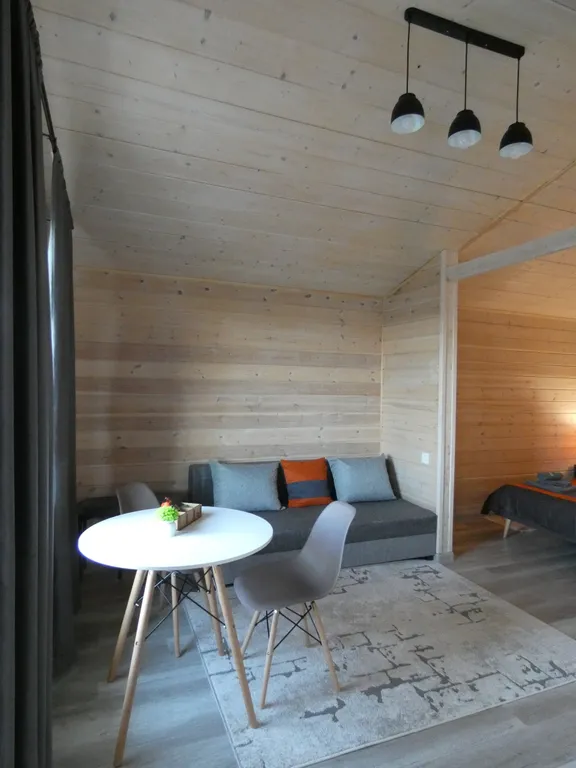 Уютный четырёхместный Домик с двухспальной кроватью