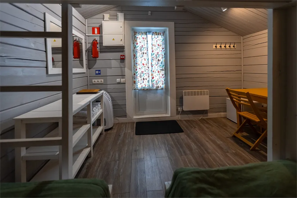 Домик с видом на озеро