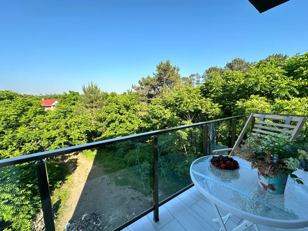 Большая вилла с песчанным пляжем