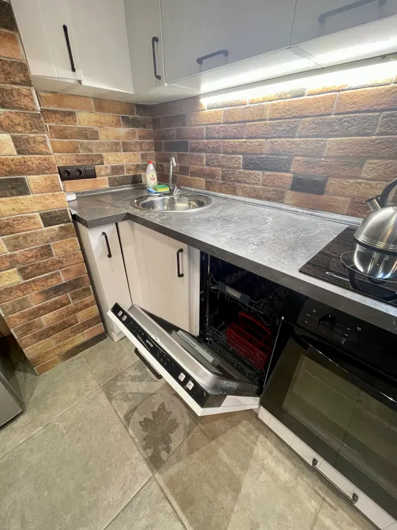 Стильный апартамент с выделенной спальней в центре