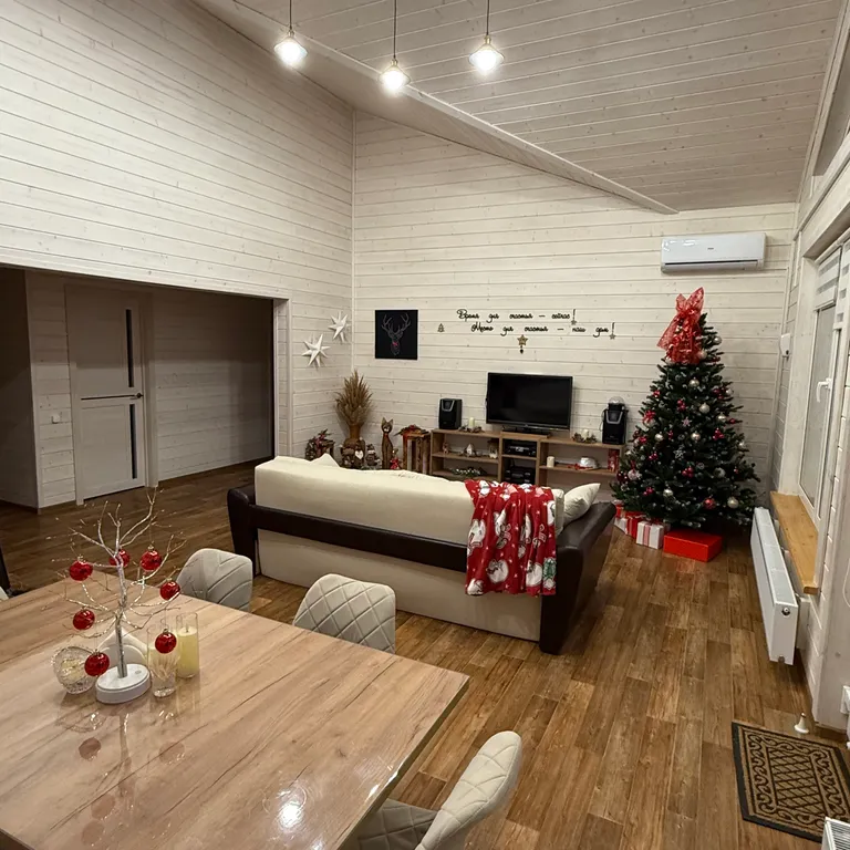 Уютный современный дом с террасой и банным чаном на участке 17 соток