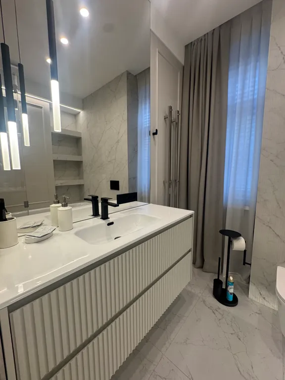 2-комнатный люкс с дизайнерским ремонтом в историческом центре