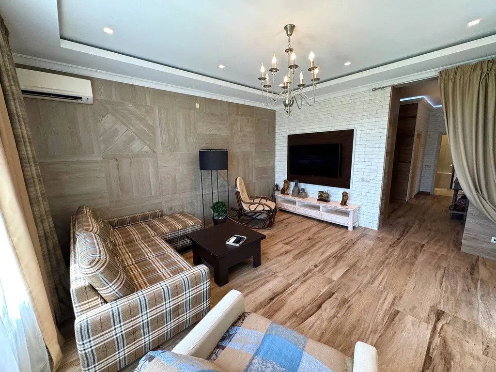 Апартамент с дизайнерским ремонтом в 100 шагах от моря и пляжа