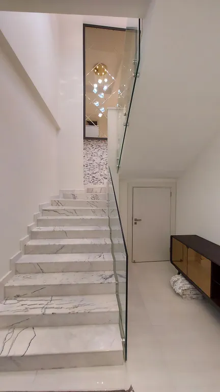 Двухуровневая квартира с собственным выходом к бассейну