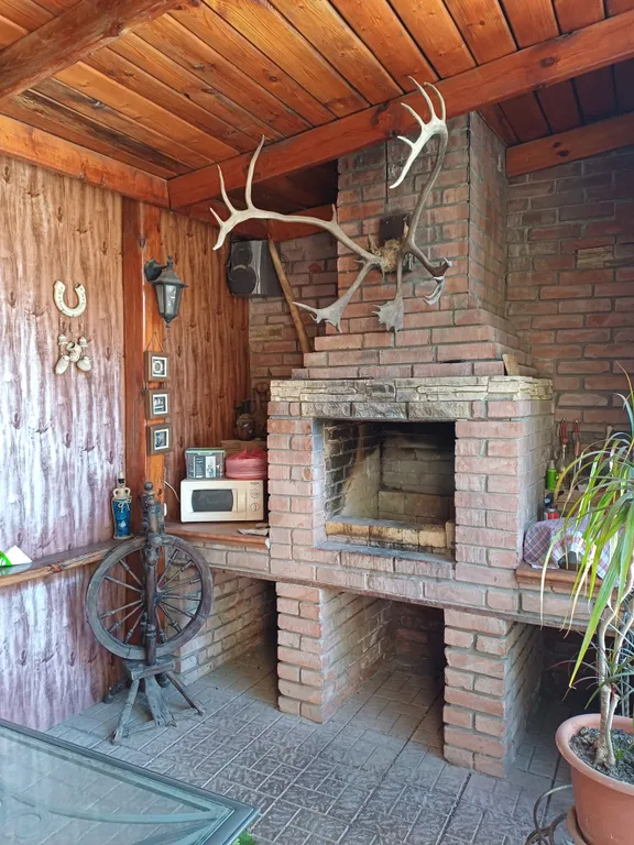 Домик с бассейном