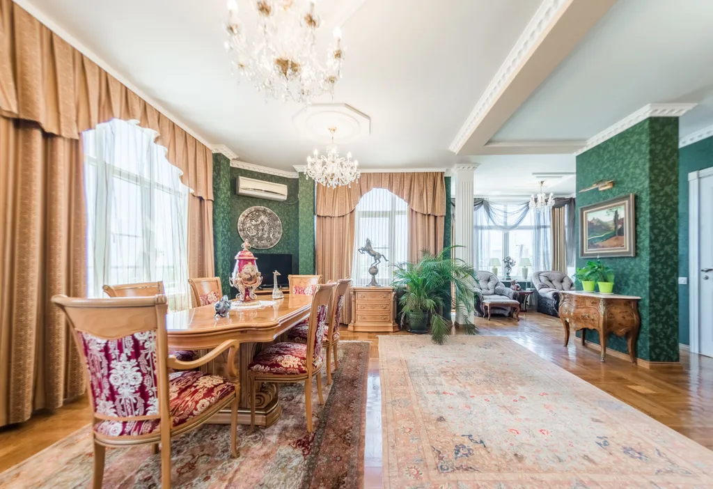 Пентхаус с бассейном и видом на море