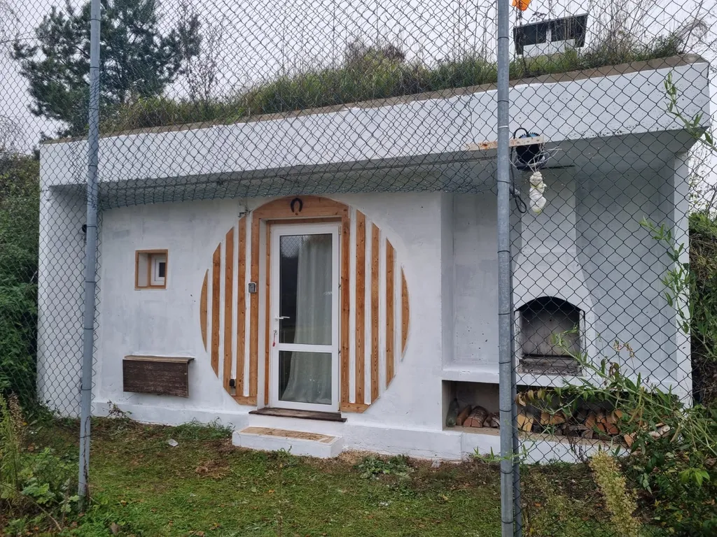 Дом и теннисный корт, сауна, камин недалеко от реки Москвы