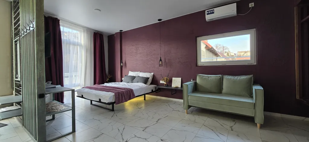 Студия вино с террасой, джакузи и видом на море, горы и виноградники