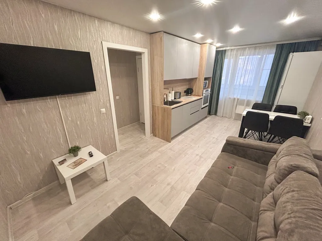 Комфортная квартира с совмещенной кухней-гостиной и уютной спальней