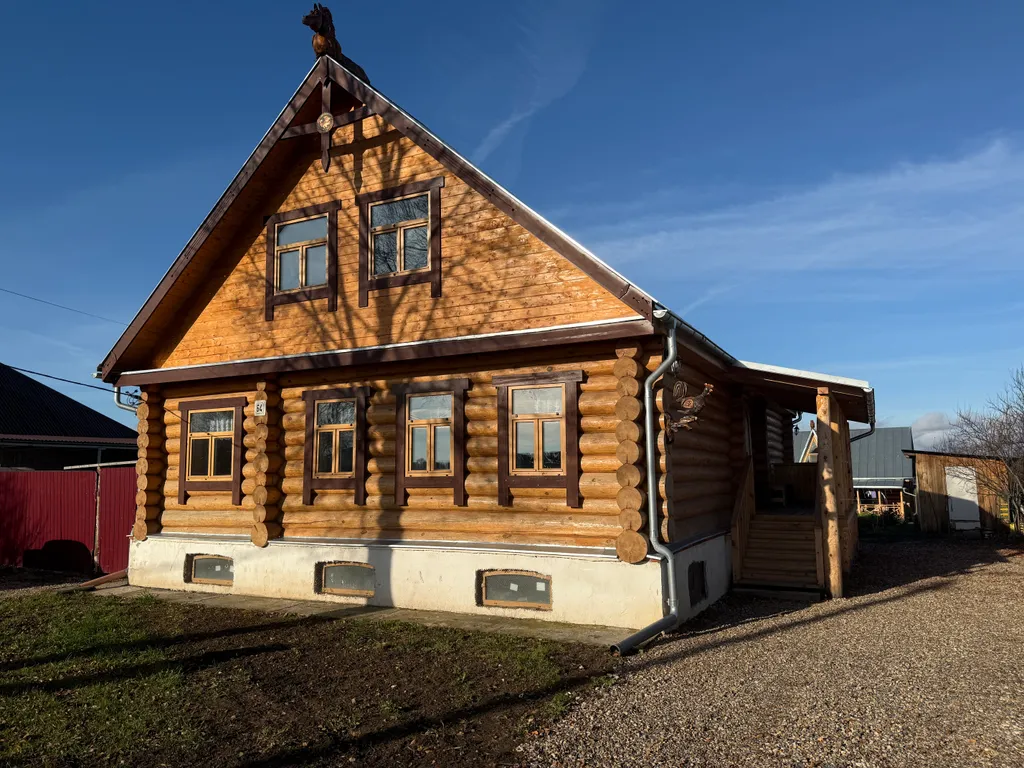 Русская  ИЗБА на берегу реки