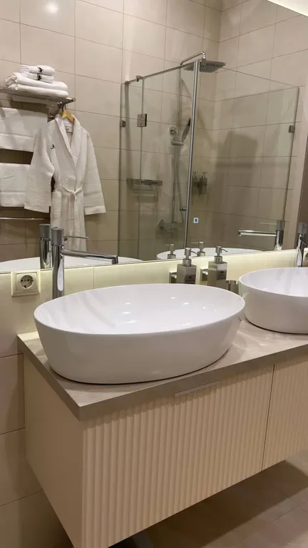 Дом в лесу с теплым бассейном и баней