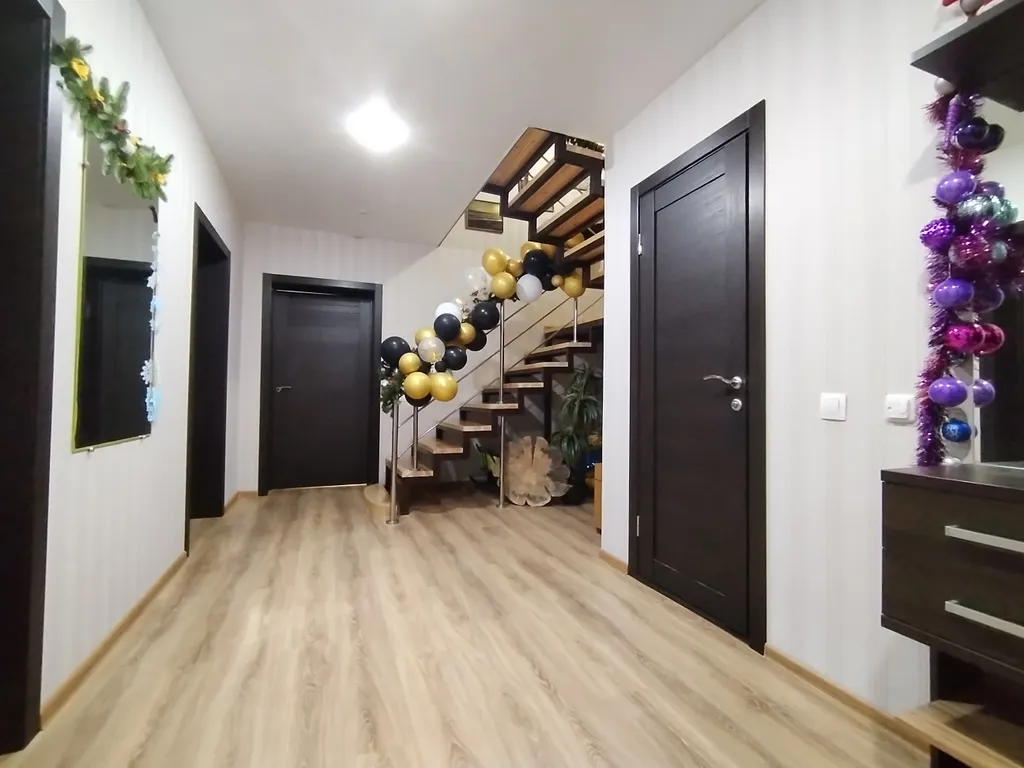 6-комнатный Дом