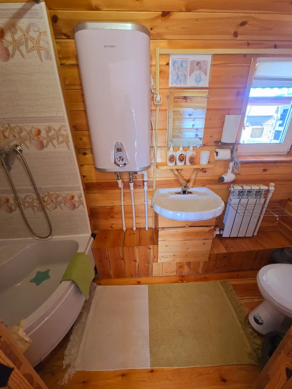 Уютная комната с собственным душем и туалетом