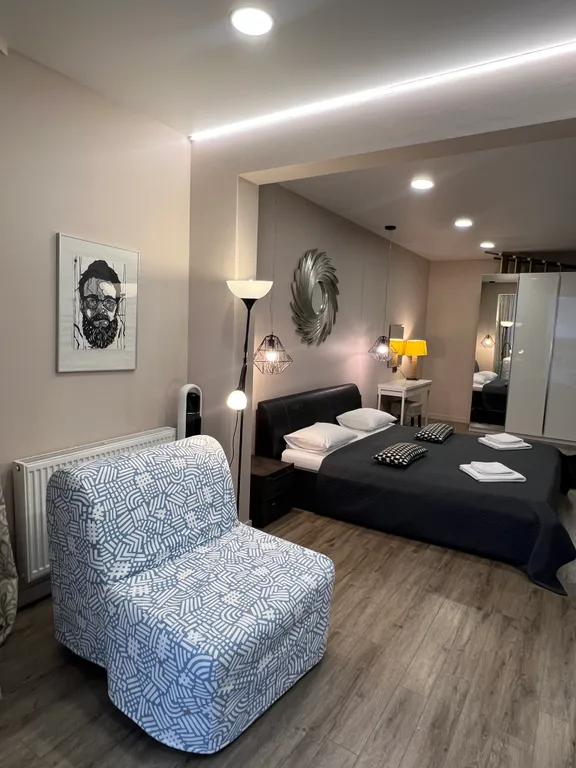 Уютная квартира с видом на морской порт и горы