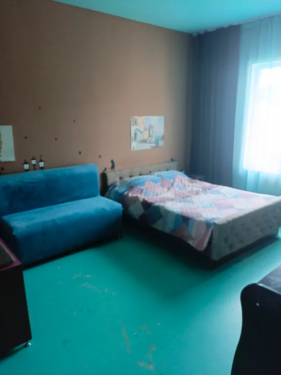 Большой дом с бассейном, просторным залом беседкой и детским домиком