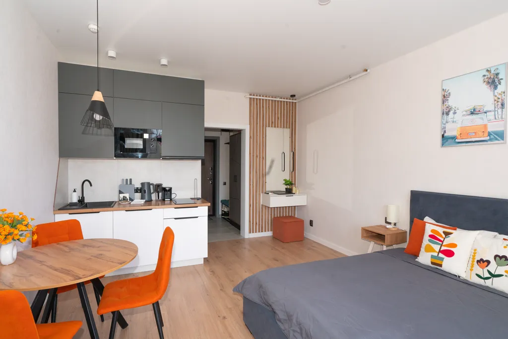 Дизайнерская студия ls-relax time с боковым видом на море с 14 этажа