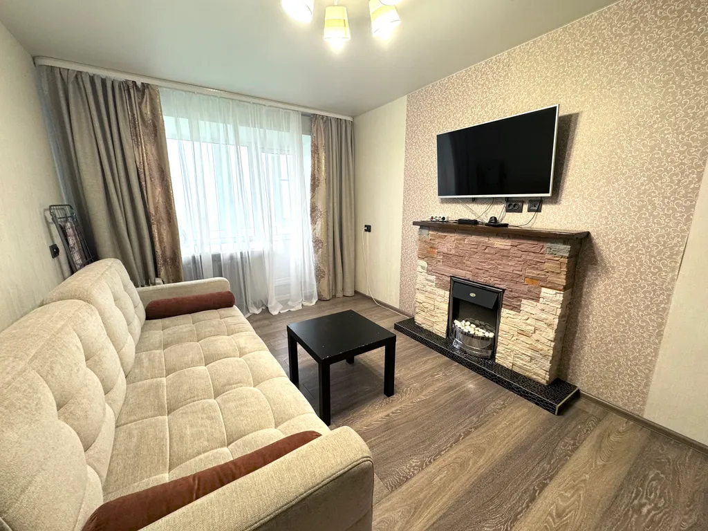 Двухкомнатная квартира люкс класса с камином в центре