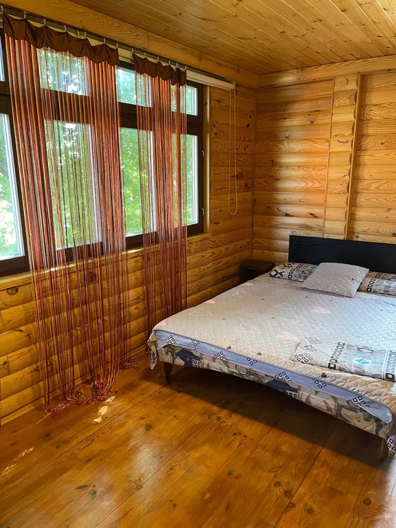 Двухэтажный дом в частном секторе