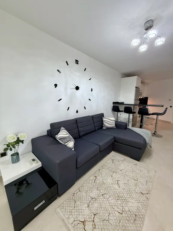 Трехкомнатная квартира на первой береговой линии