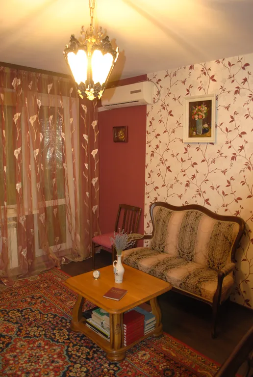 Уютная однокомнатная квартира с дубовой мебелью