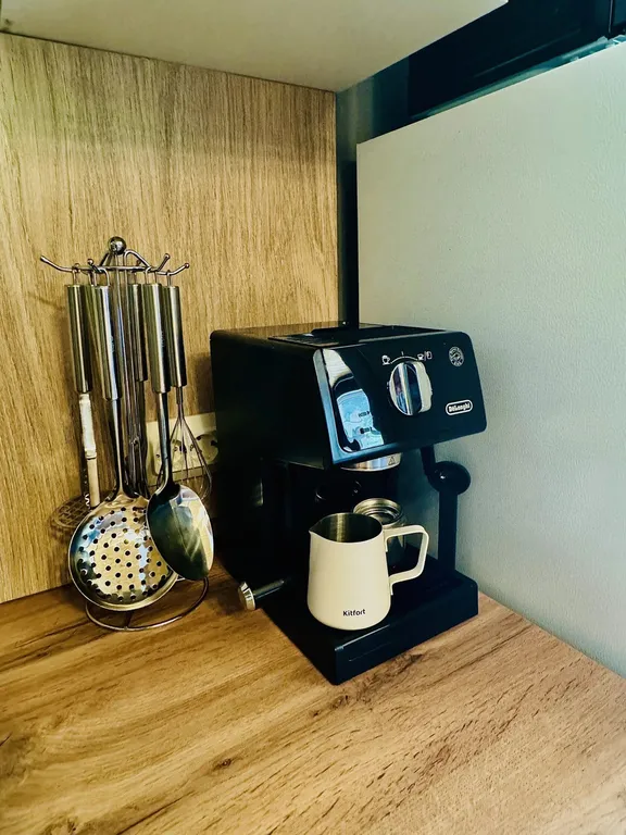 Премиальный Гостевой Дом в темных тонах с видом на горы