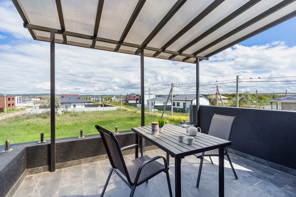 Загородный дом с русской баней и бассейном в 15 минутах от моря