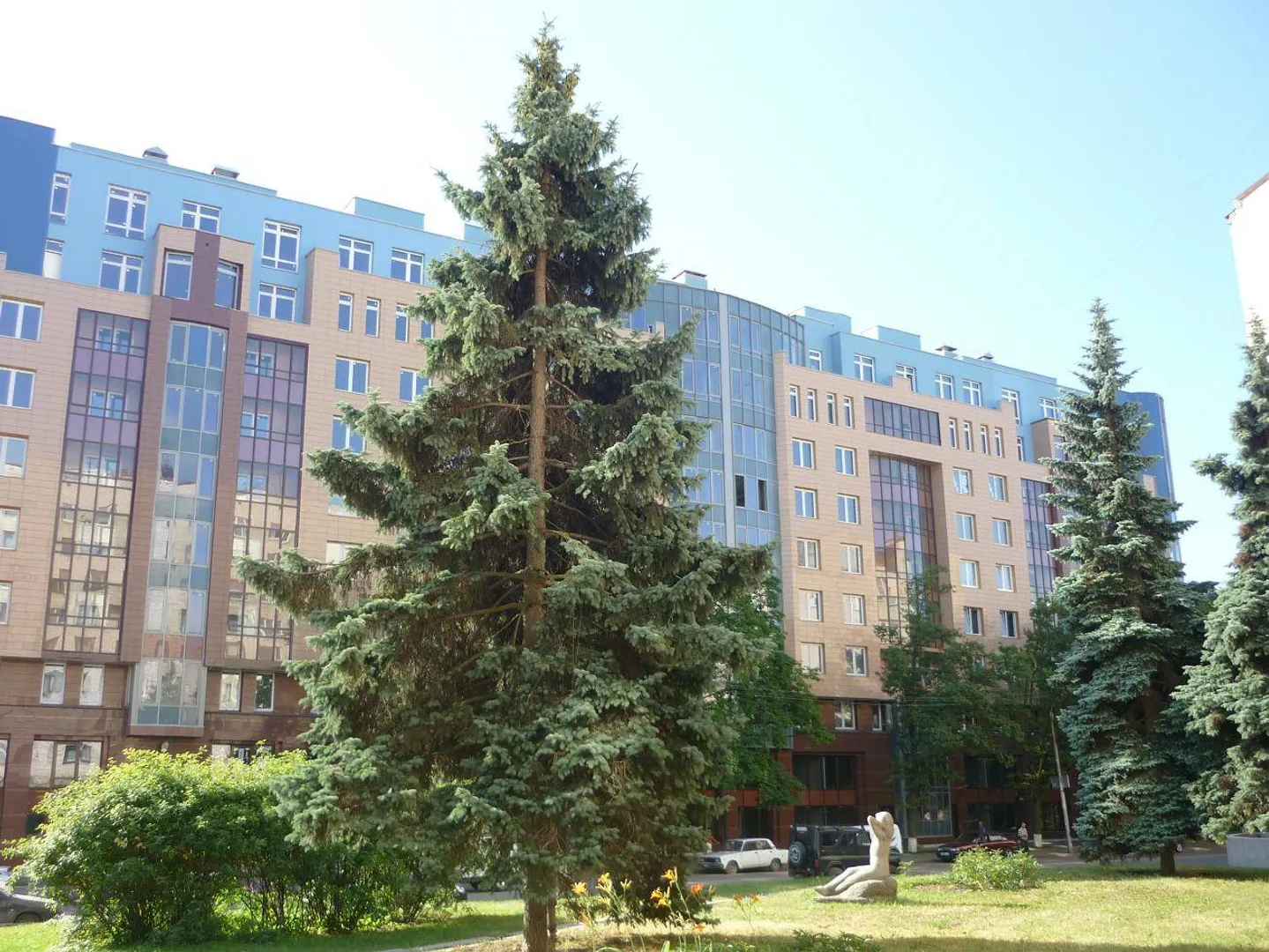 Вид на комплекс МАГИРУС со стороны Московского проспекта. 