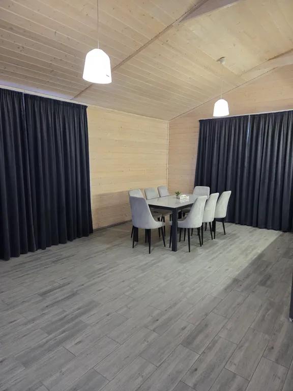 Коттедж Красивый дом у речки — Купанское