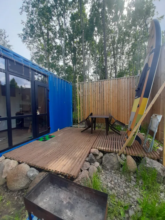 Уютный домик-студия на склоне холма у реки