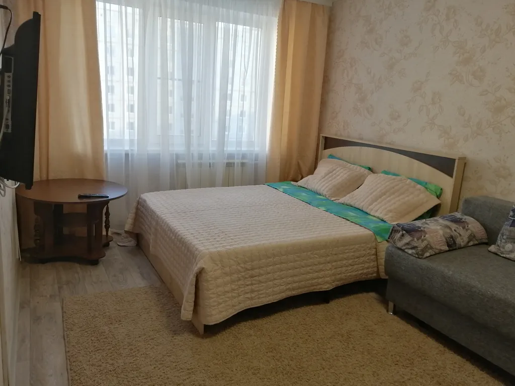 Светлая квартира — аренда посуточно в Омск