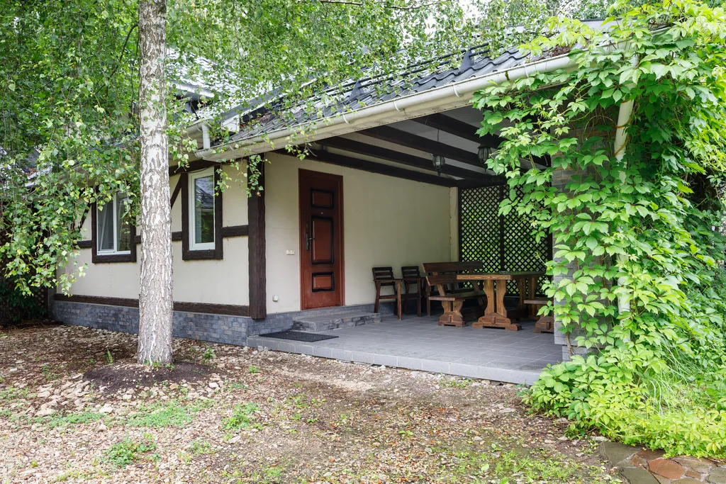 Уютный дом на лесной опушке