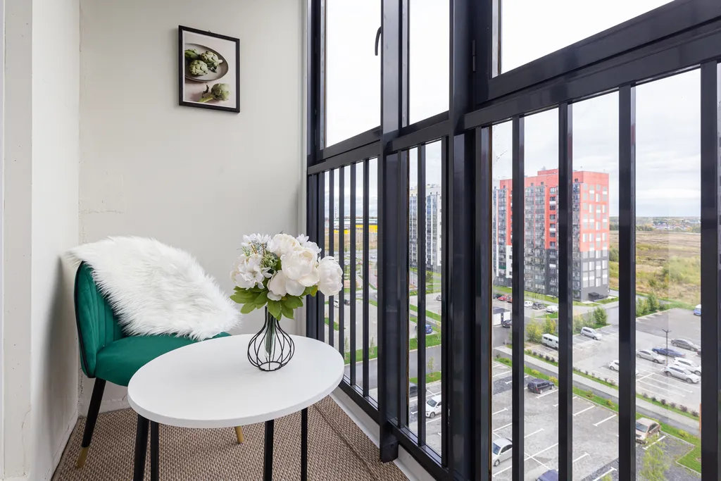 Изумрудная студия с гамаком в новом доме в экологически чистом районе