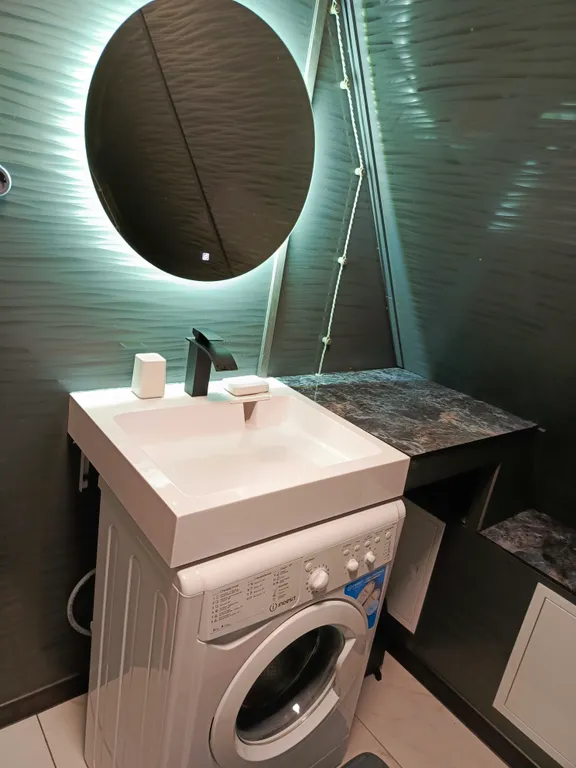 Дом Афрейм в лесу