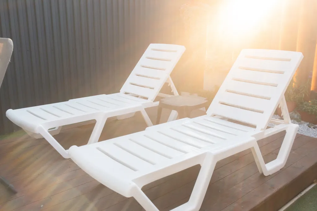 Дом с теплым бассейном на озере