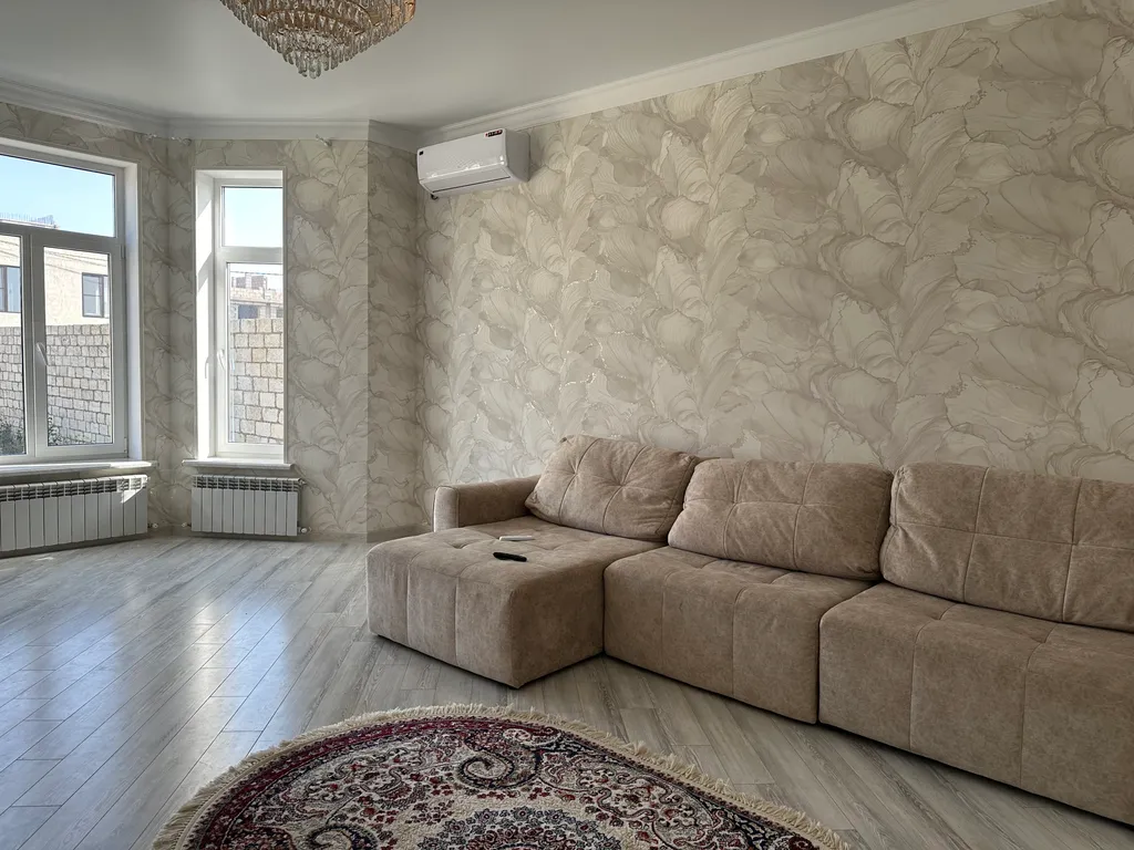 Большой красивый дом у моря