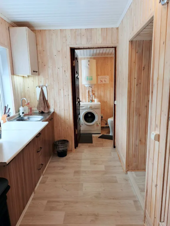 Дом Стрела на берегу водоема с баней и очагом