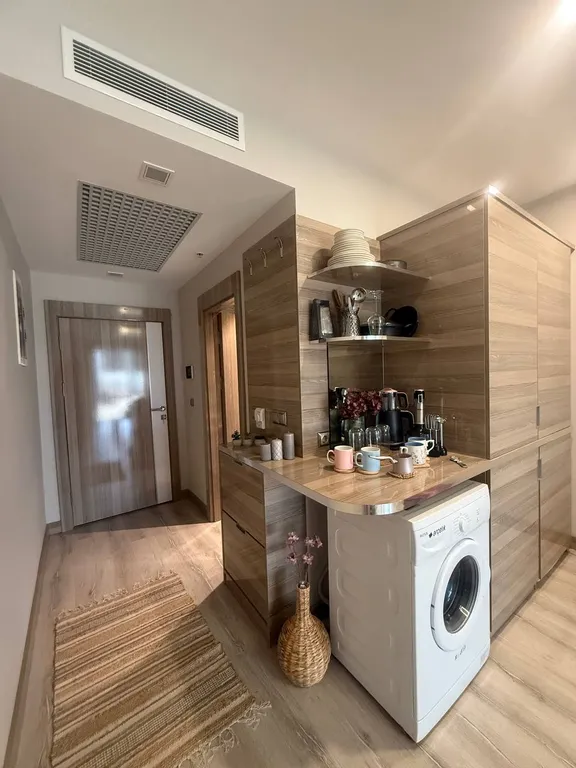 Studio apt with pool and gym near metrobus station