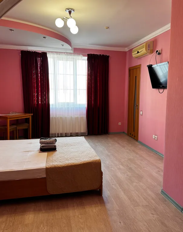 Уютный двухместный номер с большой кроватью