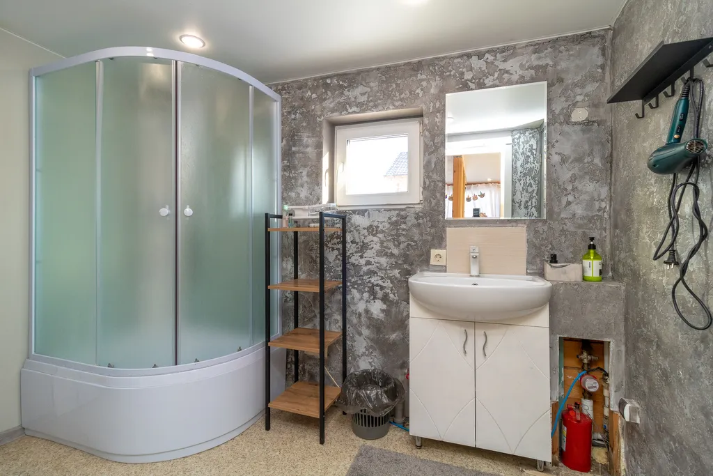 Дом, 14 спальных мест, парковка на 5 машин, баня, до аква парка 15 мин