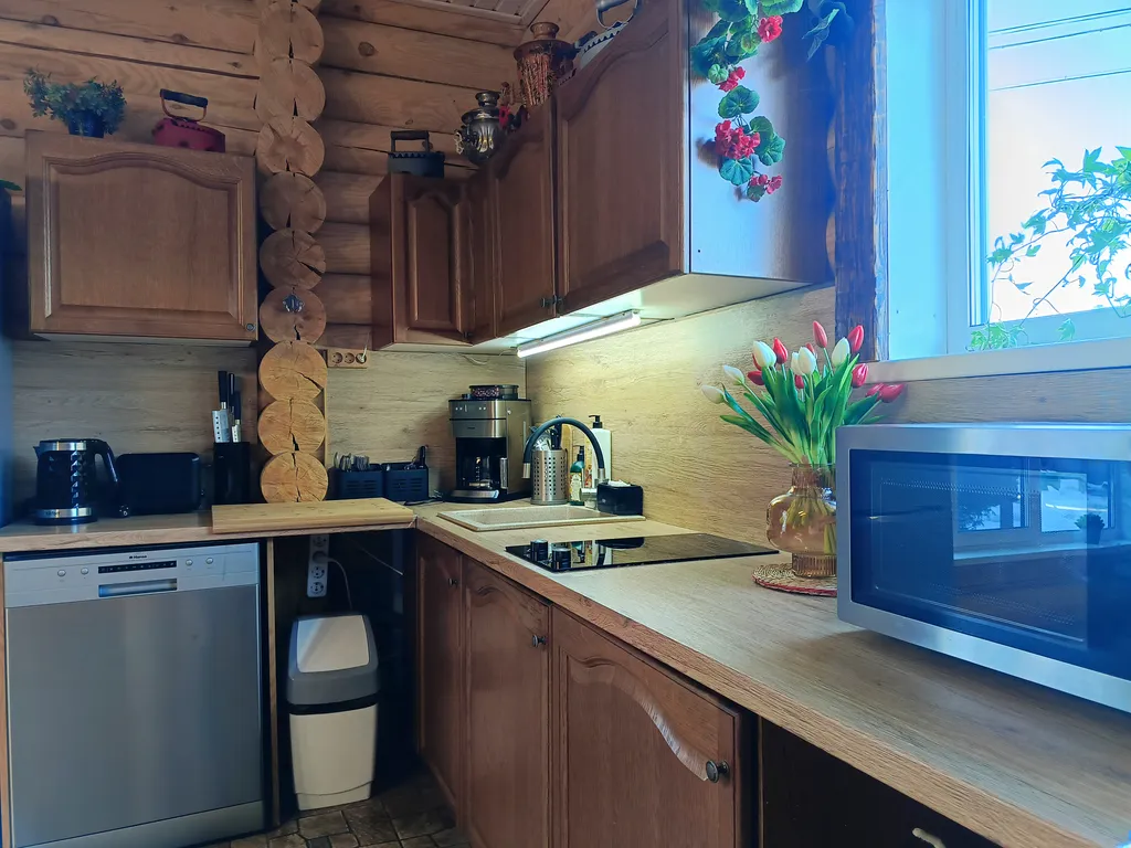 Дом с сауной, теплой купелью и аэрохоккеем на берегу водохранилища